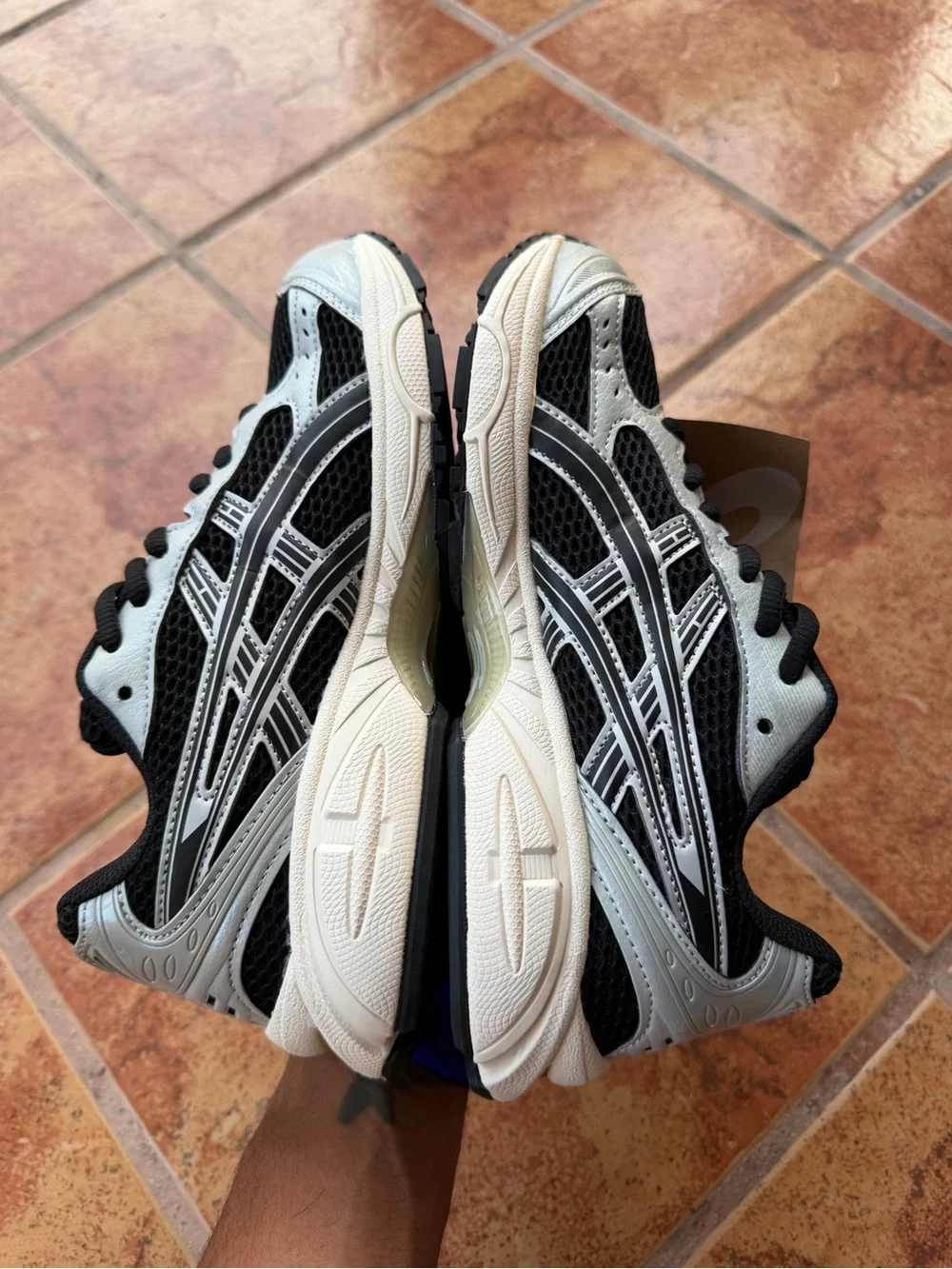 Size 7 Men’s And Women’ 8.5 - Asics Gel Kayano 14 Black and Silver